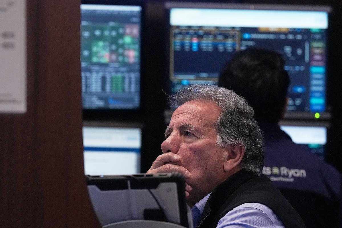 Dow, S&P 500, and Nasdaq Hold Steady as Wall Street Concludes a Turbulent Week