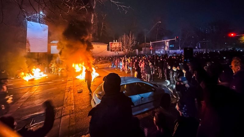Live Updates: Iran Protesters Continue to Resist Amid Internet Blackout