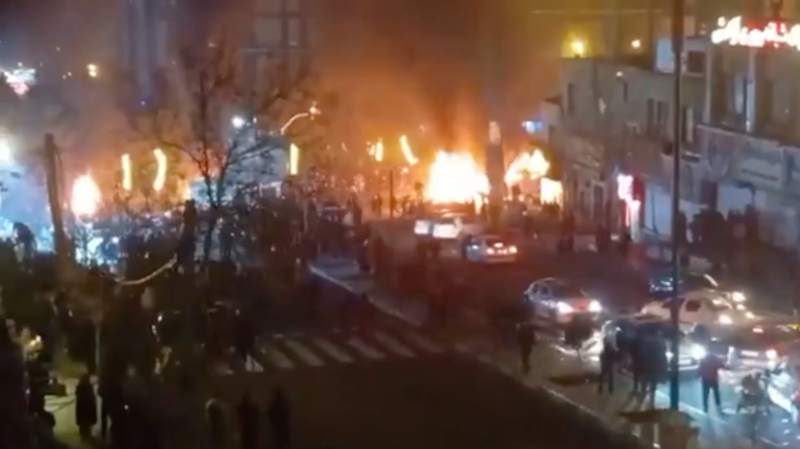 Live Updates: Iran Protests Widen Amid Communication Shutdowns