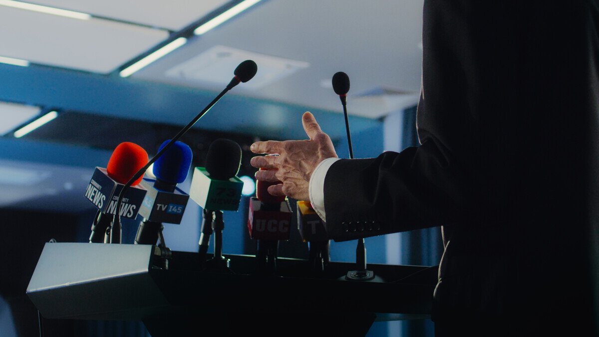 Barton Reveals How Politicians Manipulate Voter Information Fatigue