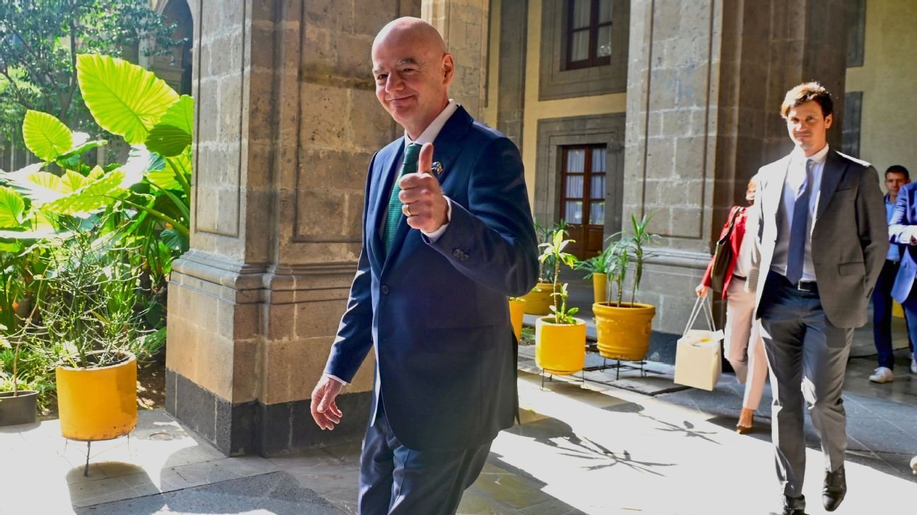 Infantino Praises World Cup ‘Success’ During Visit to Mexico