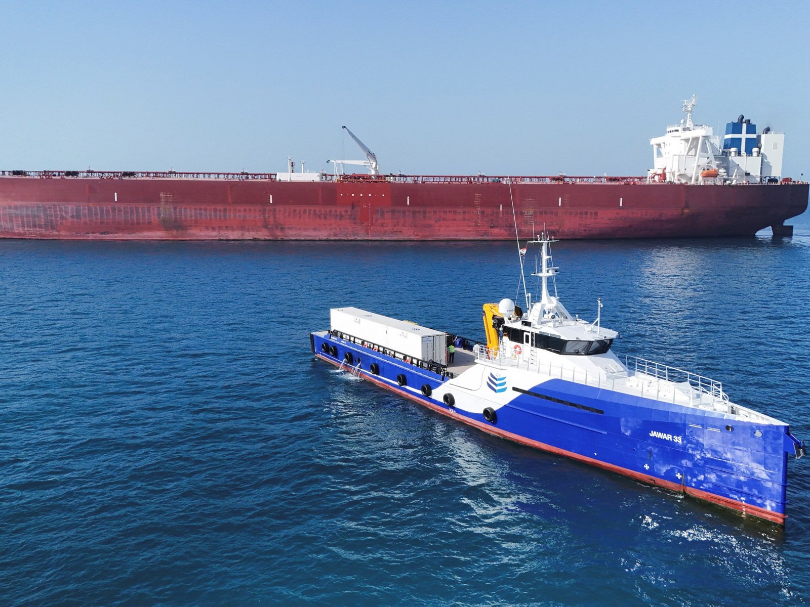 Iran Resumes Authority Over Hormuz Strait as Trump Cautions Against ‘Blackmail’ | US-Israel Tensions Over Iran News