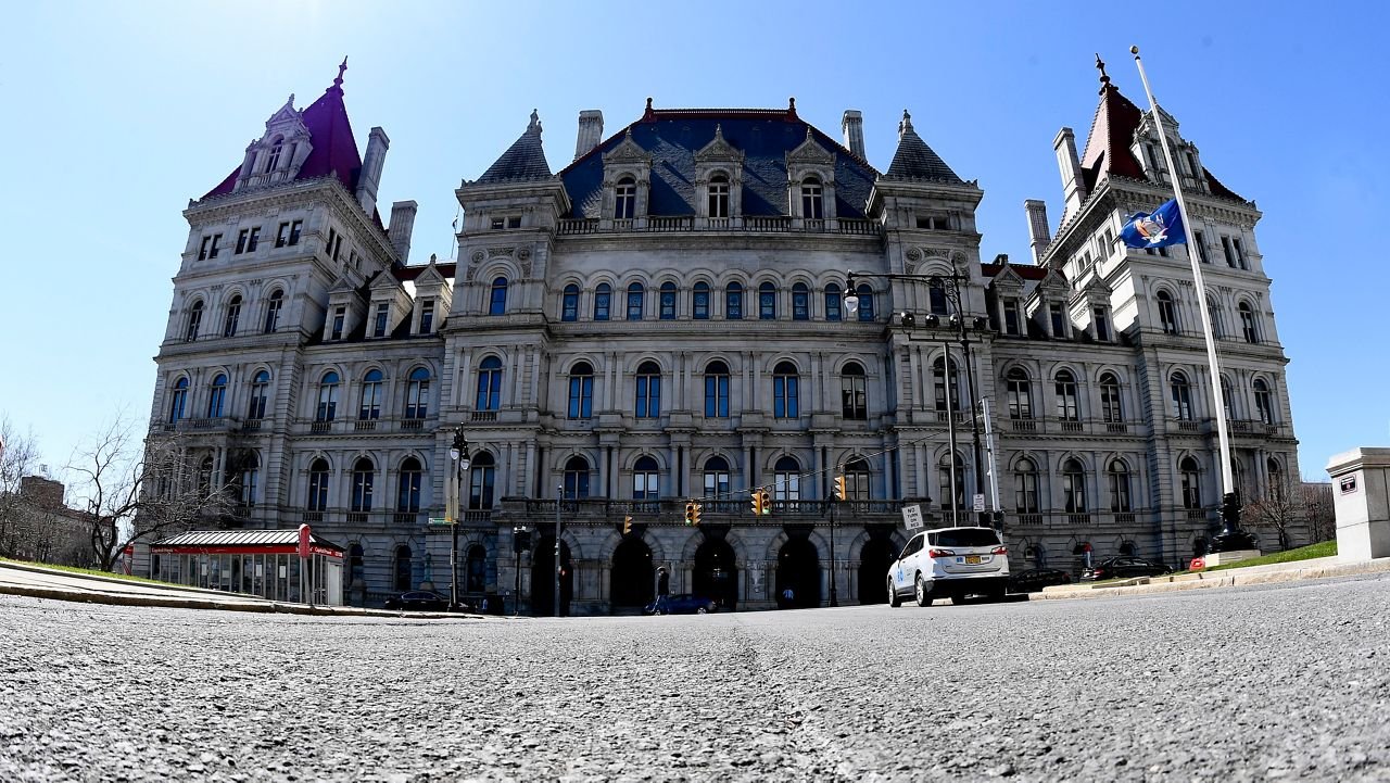 New York Legislators Approve Fourth Budget Extension
