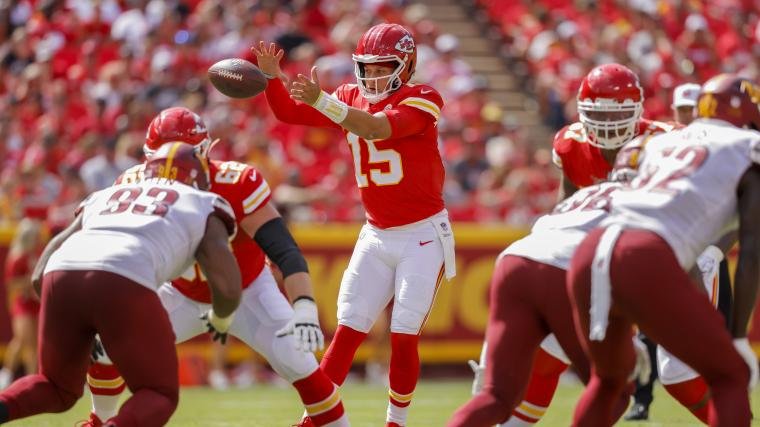 Chiefs Expected to Rival Patriots for  Million Eagles’ Three-Time All-Pro WR