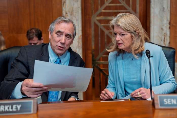 Senate Republican Opposition to Iran War Increases as Murkowski Switches Sides