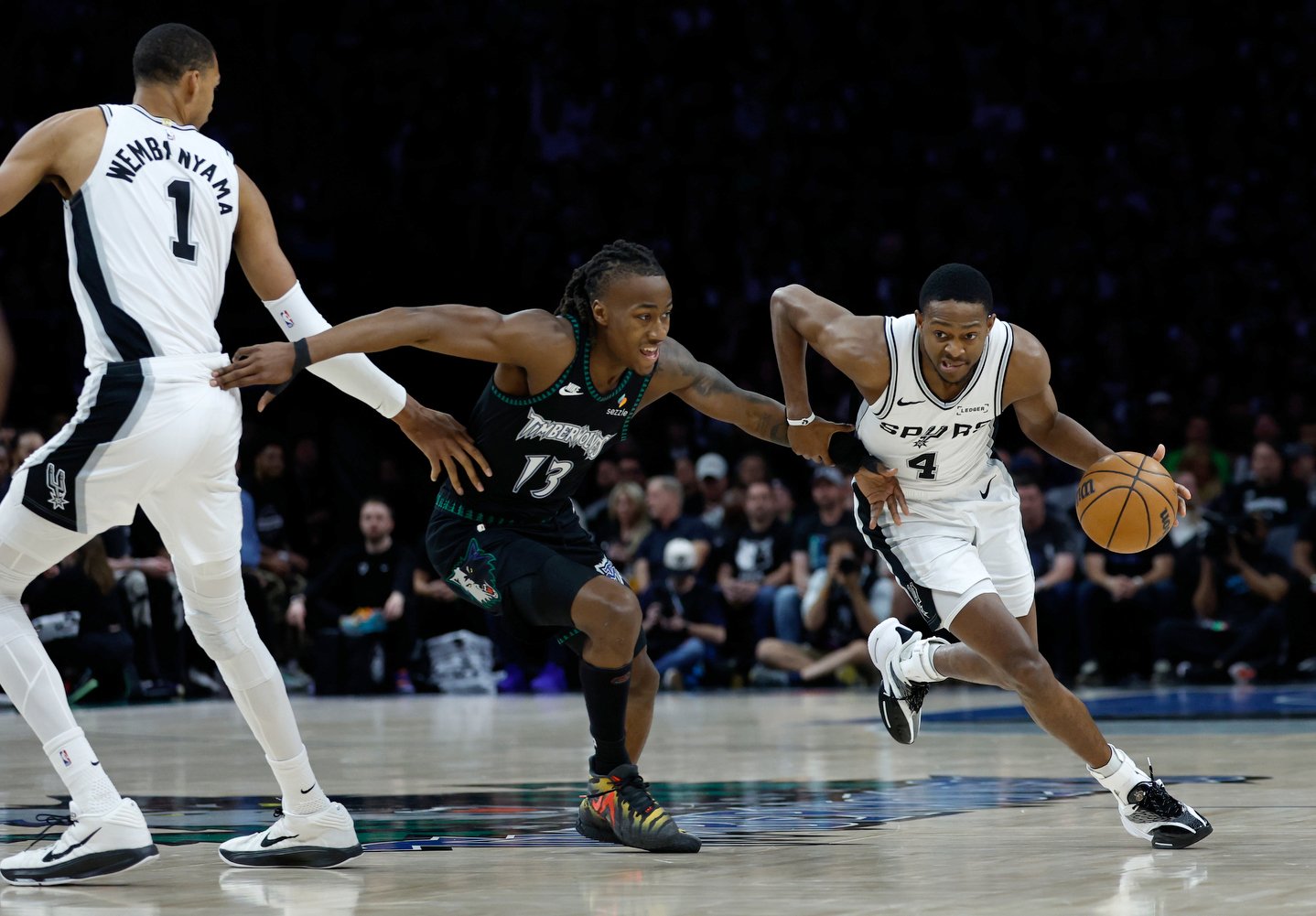 Spurs Exclude De’Aaron Fox from Game 2 Against Thunder