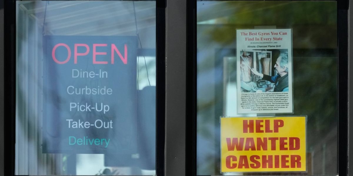 US Jobless Claims Increase to 215,000, Yet Stay Low Amidst Iran War Uncertainty