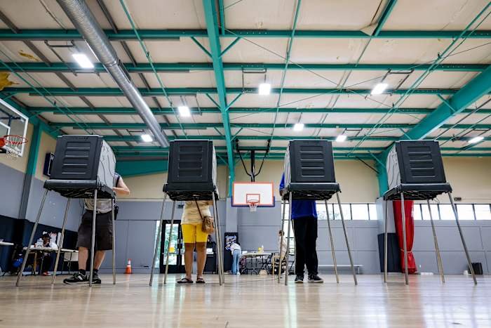 Noncitizen Voting Allegations Fuel Trump’s Midterm Attacks and Potential Result Challenges