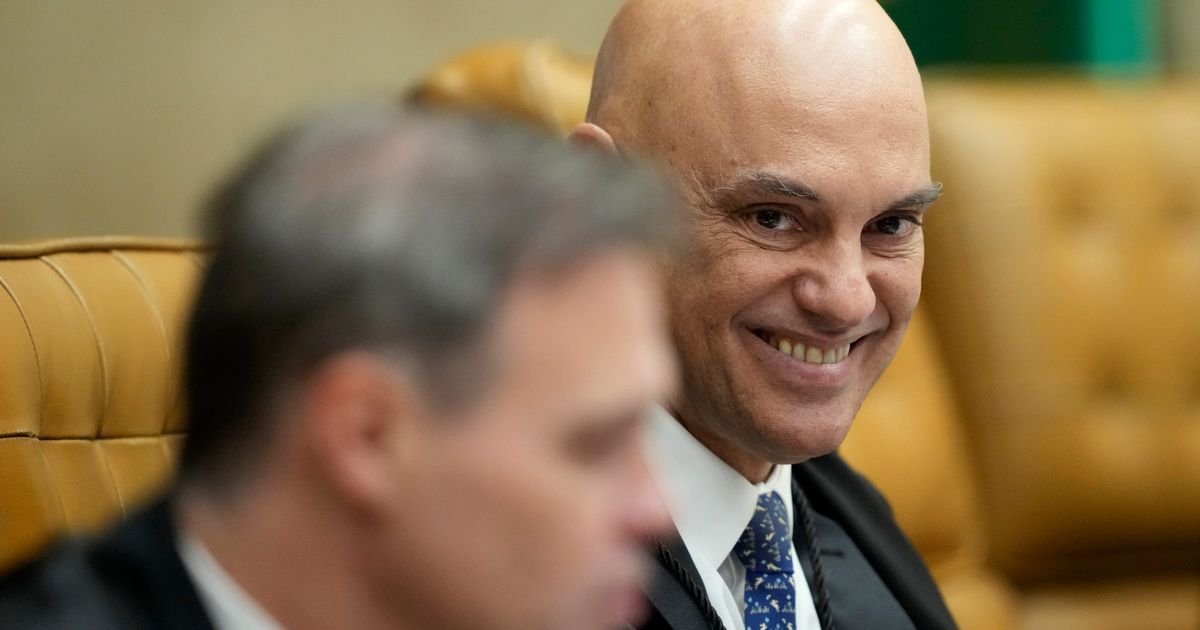 Brazilian Judge Who Imprisoned Bolsonaro Faces Scrutiny Over Alleged Connections to Disgraced Banker