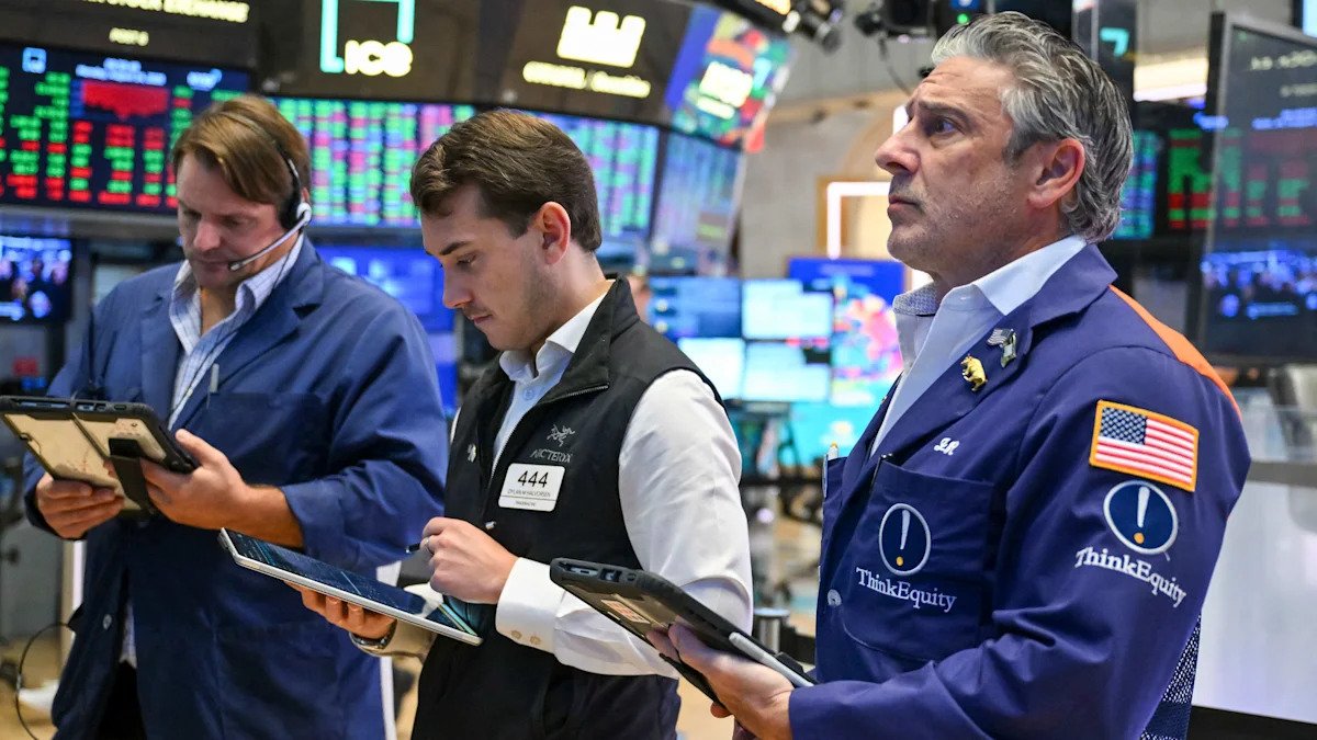 Software Stocks Outperformed Chips in August: Historical Trends Indicate a Tougher September Ahead – Chart of the Day